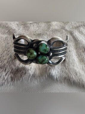 Chimney Butte Sonoran Three stone cuff